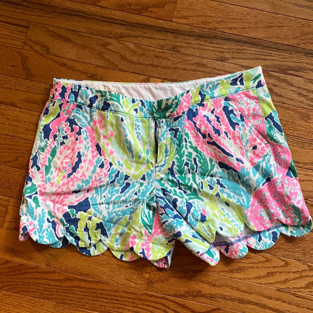Lilly Pulitzer scalloped short 6